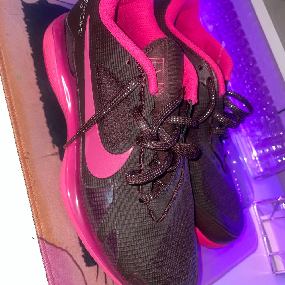 Nike Women's Court Zoom Vapor Pro Premium Tennis Shoes